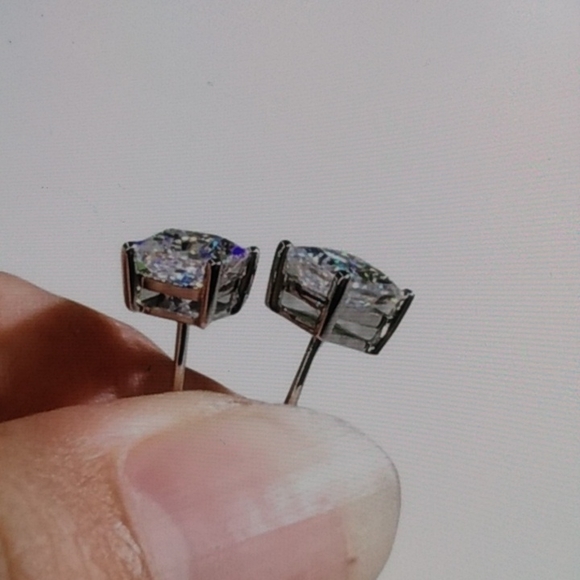 2.5 CARAT SQUARE PRINCESS DIAMOND STUD EARRINGS - Picture 2 of 5